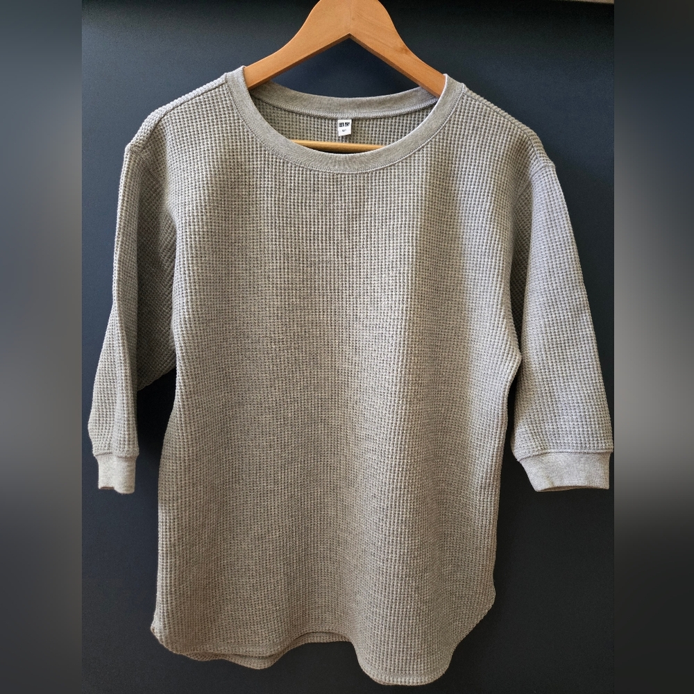 Uniqlo Gray Waffle Knit Sweatshirt